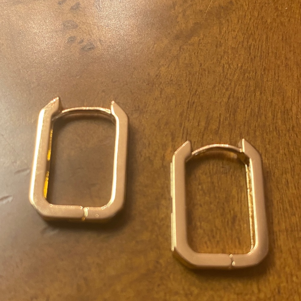 Gold Heart Engraved Earrings - Picture 3 of 3